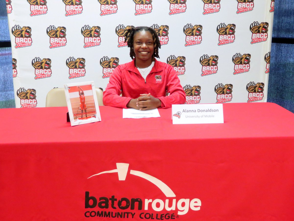 brcc_ladybears's tweet photo. Congratulations to Lady Bear Alanna Donaldson as she signed a scholarship to continue her academic and athletic career at the University of Mobile.
#nextlevelbear #bearproud #clawsup #WeAreBears https://t.co/L5OdQsI4Q0