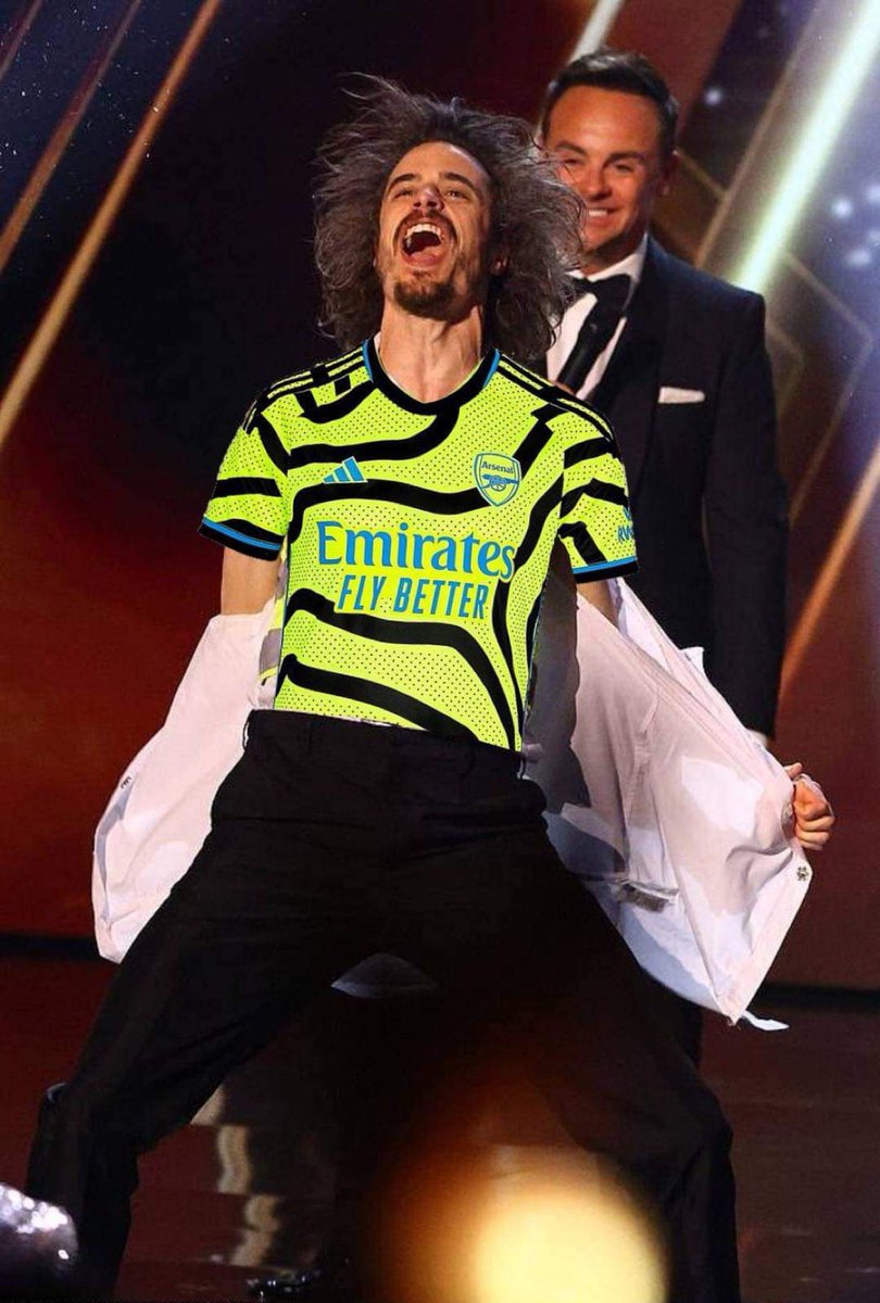 ViggoVenn's tweet photo. I LOVE the new Hi Vis away kit @Arsenal ⚽️🦺😄 https://t.co/Yfvt0YDzF6
