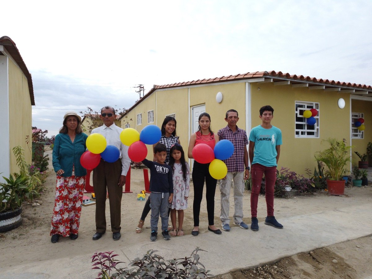 Gracias al compromiso social del gobierno bolivariano con las familias venezolanas, agradeciendo a la #GMVV ya son 4.600.000 hogares dignos. Solo es posible en socialismo.
#GMVVEsRevolución