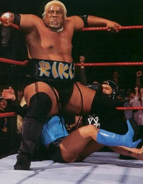 The attitude era was definitely to be remembered lmfaoooooo Trish taking a “stink face” from rikishi …. Stratus said this on her bucket list, amongst a spear from edge, rko, rock bottom, and a 3d thru a table lol #wwe https://t.co/PyZaJ0S1Bi