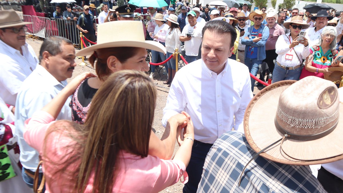 SugheyTorresR's tweet photo. Desde La Coyotada en San Juan del Río conmemoramos el Cien Aniversario Luctuoso de Francisco Villa.

Acompañé al Gobernador @EVillegasV, el conocer parte de nuestra historia nos da identidad y eso como mexicanos y duranguenses es un privilegio. https://t.co/igccOHroxS
