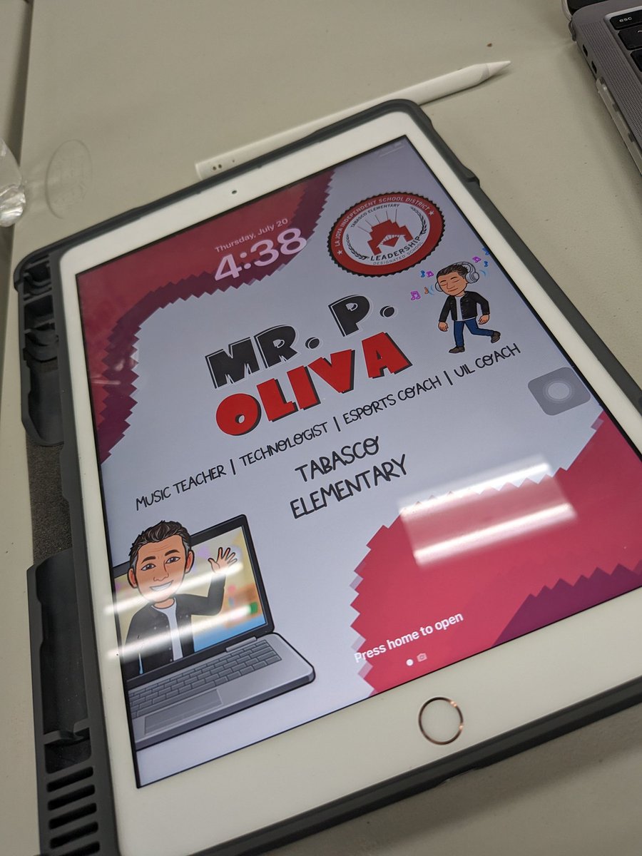 It will never be a mystery whose iPad this is! @Canva helped it happen. Thanks <a href="/AnaMPerez1/">𝘈𝘯𝘢 𝘔𝘢𝘳𝘪𝘢 𝘗𝘦𝘳𝘦𝘻, 𝘔𝘓𝘚</a> for another day of tech growth!
<a href="/CGarza0930/">ᑕᒪEᗰ Gᗩᖇᘔᗩ 💻</a>  <a href="/eduGOOGdroid/">Mr.G, M.Ed. 𝕏</a> #LJTECHi3 via <a href="/LaJoyaISDEdTech/">La Joya ISD EdTech</a>