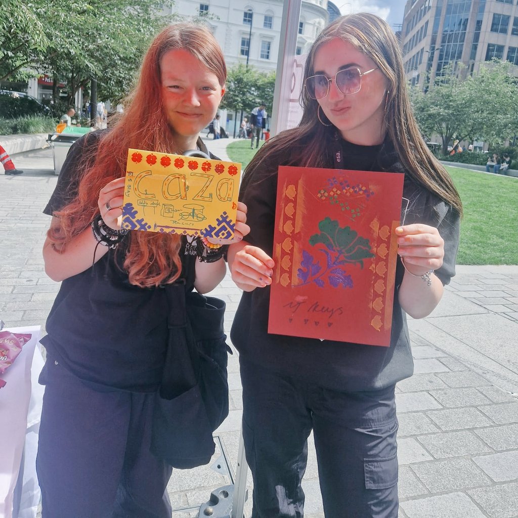 ☀️ Summer in the <a href="/cityoflondon/">City of London</a> today with <a href="/UrbanSymbiotics/">Urban Symbiotics</a> hosting a outdoor workshop at <a href="/AldgateConnect/">Aldgate Connect BID</a> Aldgate Square, printing cultural inspired patterns to be featured in the upcoming Bartholomew Fair. We'll be back at Aldgate next Friday so be sure to come and join us 🙌