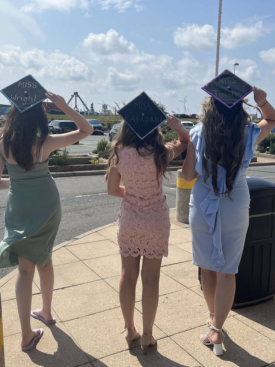 she’s a graduate💜💚