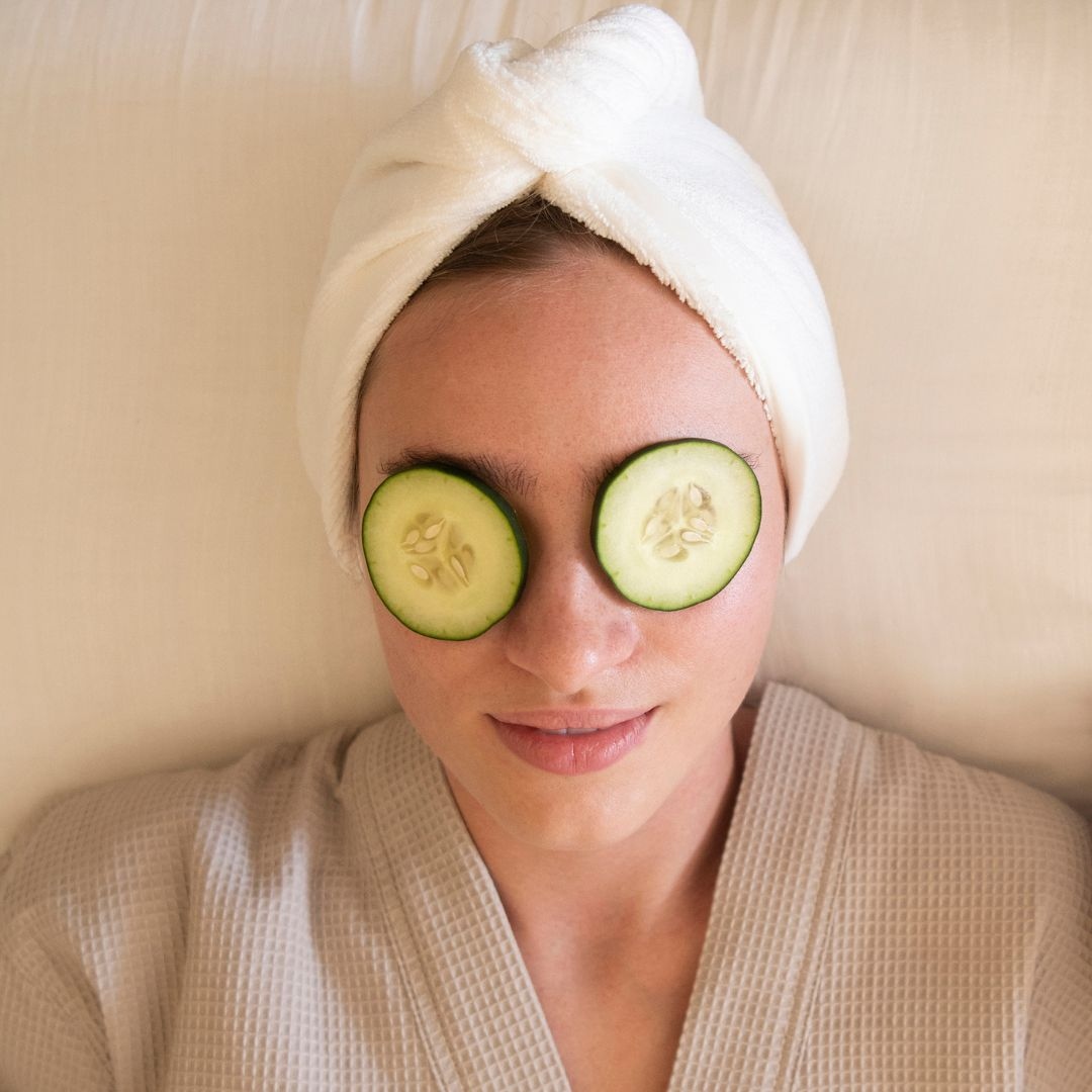 VenaCBD's tweet photo. Gather your girls for a pampering skincare night with Vena!

Our Daily HY serum reduces the appearance of fine lines, while our Deep HY Adaptive Moisturizer provides a youthful complexion by promoting cell generation.

#VenaWellness #VenaVerse #skincare #gno #girlsnight https://t.co/Qr8K6lYEwo