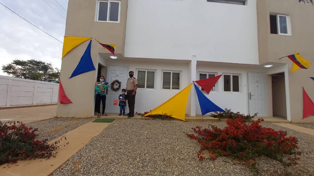 Hoy alcanzamos el Hito 4.600.000 hogares construidos, garantizando así el derecho constitucional y universal del acceso a la vivienda.

#GMVVEsRevolución

<a href="/Minhvi_Oficial/">Hábitat y Vivienda</a> 
<a href="/eduardopiate2/">eduardo piñate</a>

#VenezuelaCapitalDeLaPoesía