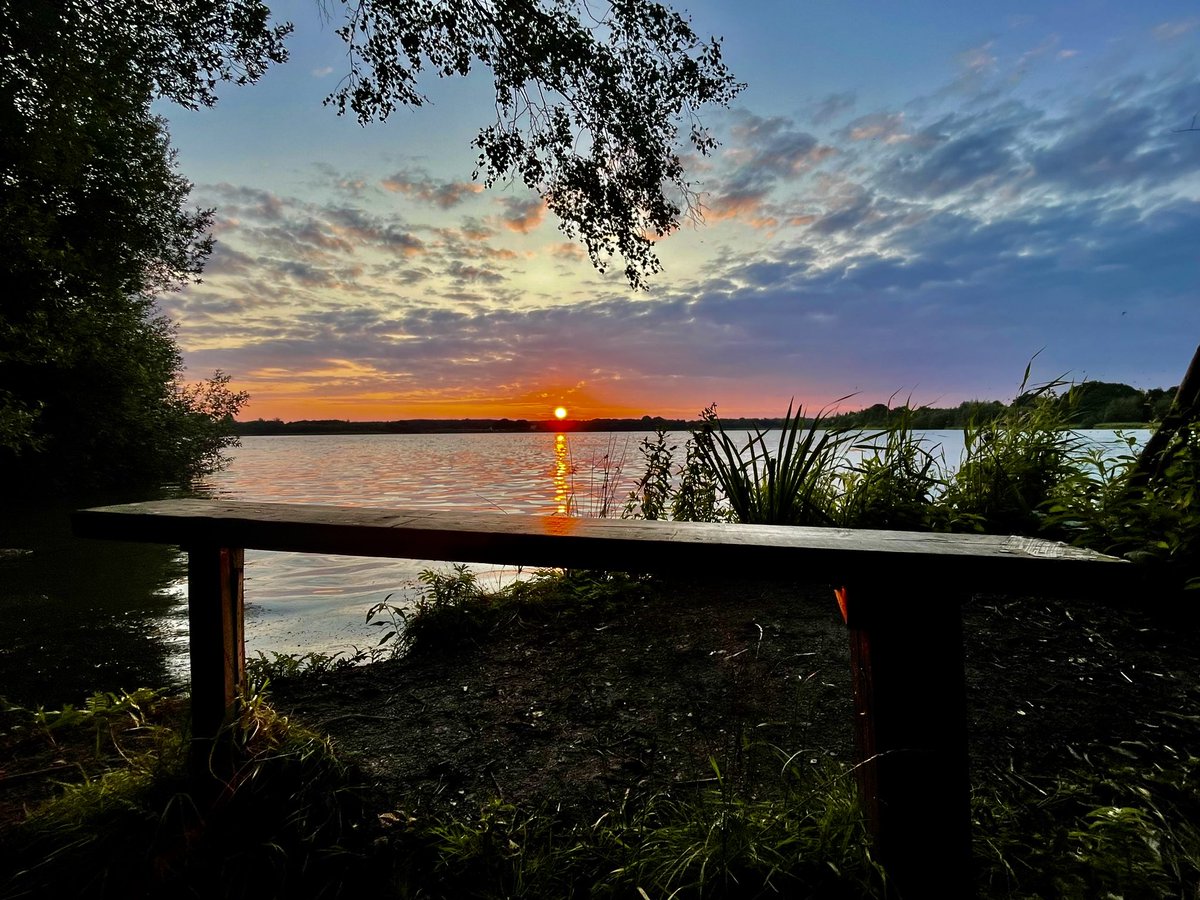 stphotography99's tweet photo. Tonight’s Sun setting on Wintersett reservoir Wakefield @WakeExpress @WkfdOfficial @journoLeanneC @Normanton0809 @WakeyAmbassador @Lucy_Wakeyplace @bbcweather @BBCLookNorth @BBCWthrWatchers @Hudsonweather @KeeleyDonovan @Abbiedew @katerinabbc https://t.co/oLEtAz7EvF