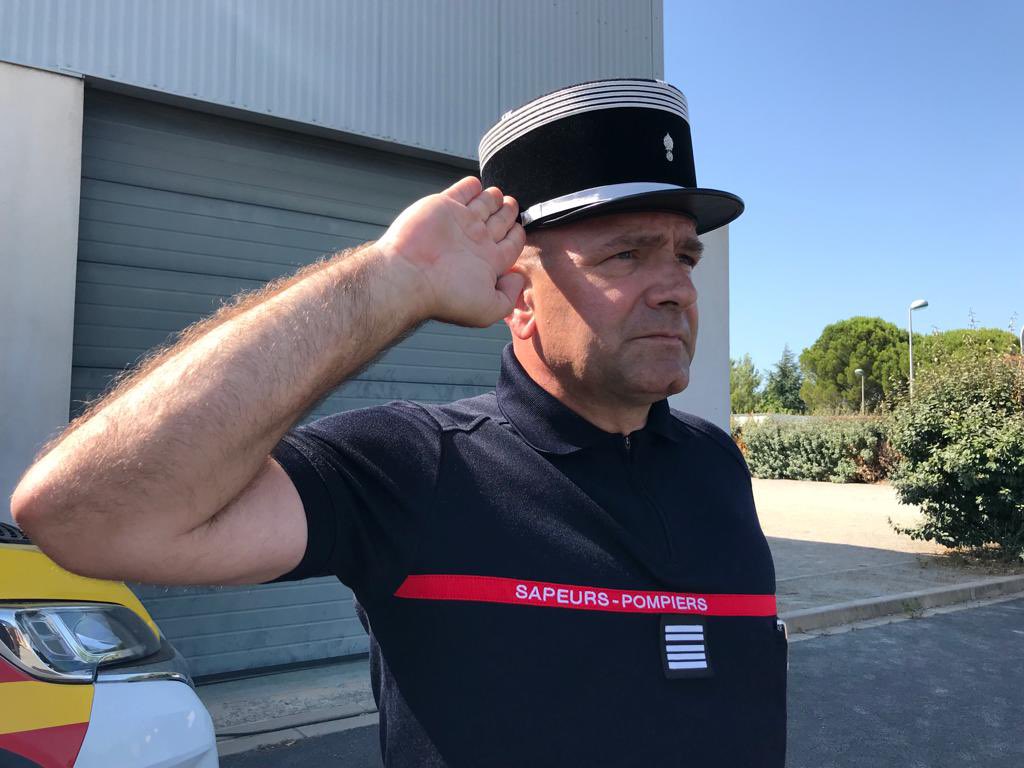 riisc_1's tweet image. ⚫️ #Hommage : nos sapeurs-sauveteurs de l’#UIISC1 déployés dans l’#Aude pour la lutte #FeuxDeForêt et leurs camarades sapeurs-pompiers ont rendu hommage, en présence du colonel Christophe Magny directeur du #SDIS11, au caporal Manon Labarre décédée en intervention dans l’#Allier.