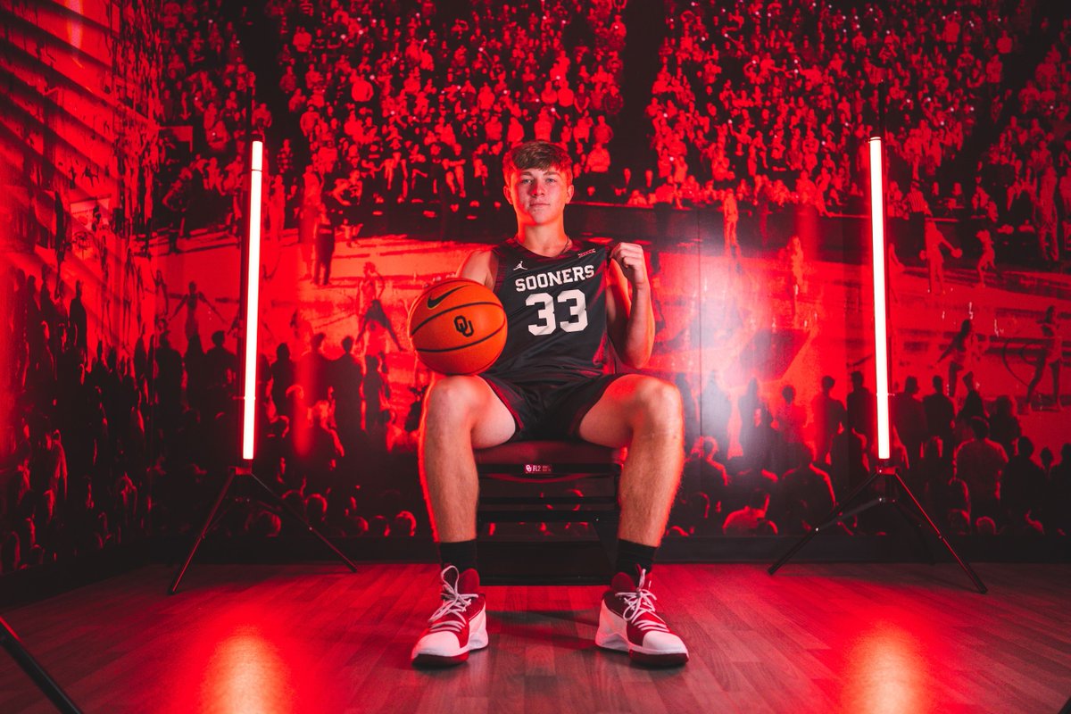 BREAKING: Porter Moser and the #Sooners beat out Villanova and Oklahoma State to get Dale (Okla.) guard Dayton Forsythe's commitment.

“I want to bring a national championship to Oklahoma... I really believe that we can do that there."

🔗 oklahoma.rivals.com/news/moser-soo…