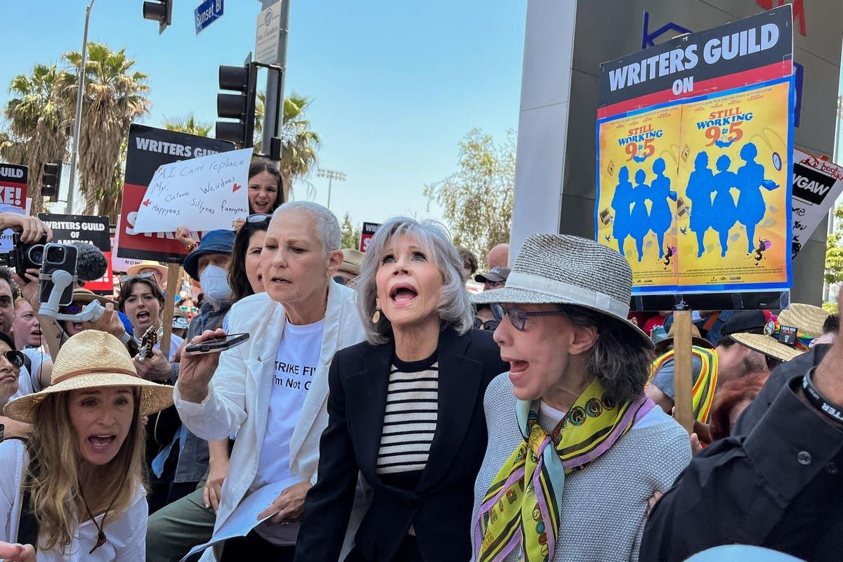 HeathrJane's tweet photo. I couldn't care less about Hollyweird striking, what about you? 😒🤷🏼‍♀️ https://t.co/rKfiaXNGnc