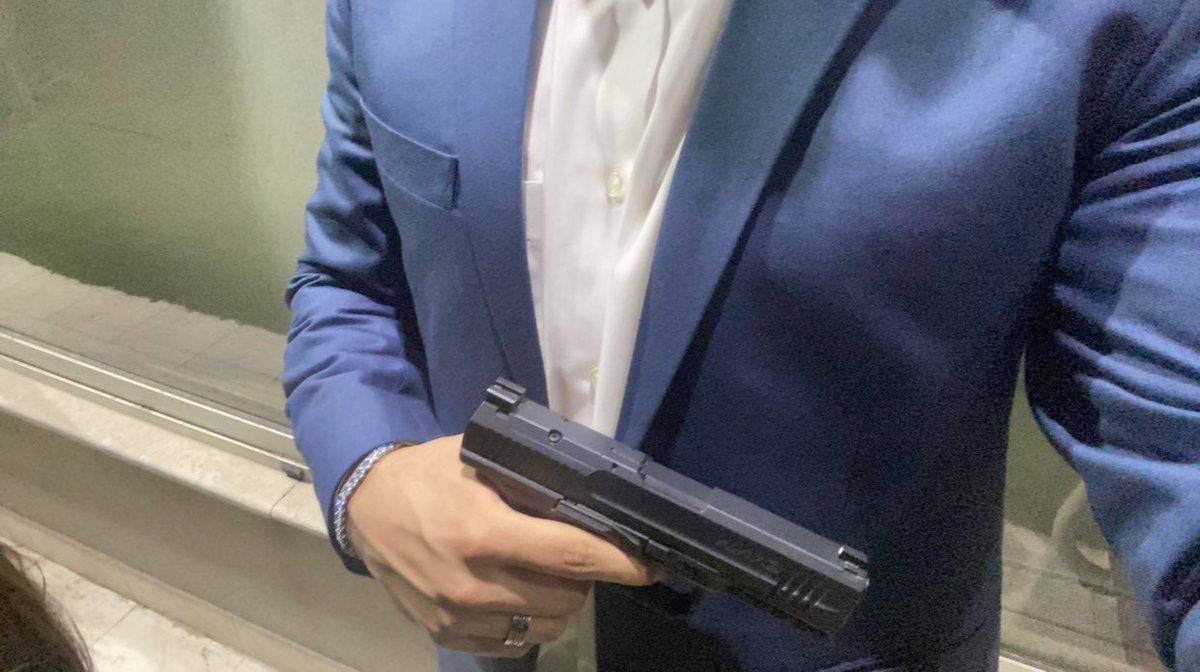 Akira_mhm's tweet photo. Men in suits >>> https://t.co/KDD7FdKmLd