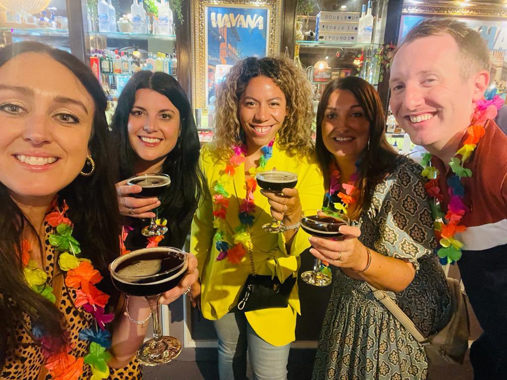 Y noson orau o ddathlu ar ôl y flwyddyn orau o  ddysgu 🎉 
• 
Finally recovered and stopped crying after the emotional farewell to my welsh family last week. 
•
Diolch bawb am bopeth… Ffrindiau am byth 😘