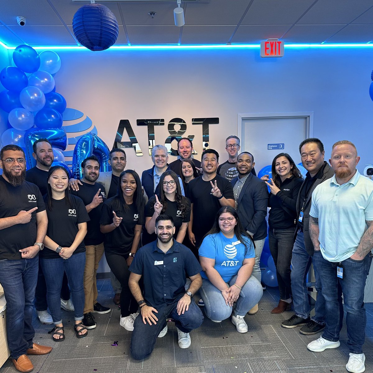 CellShop_ATT tweet media