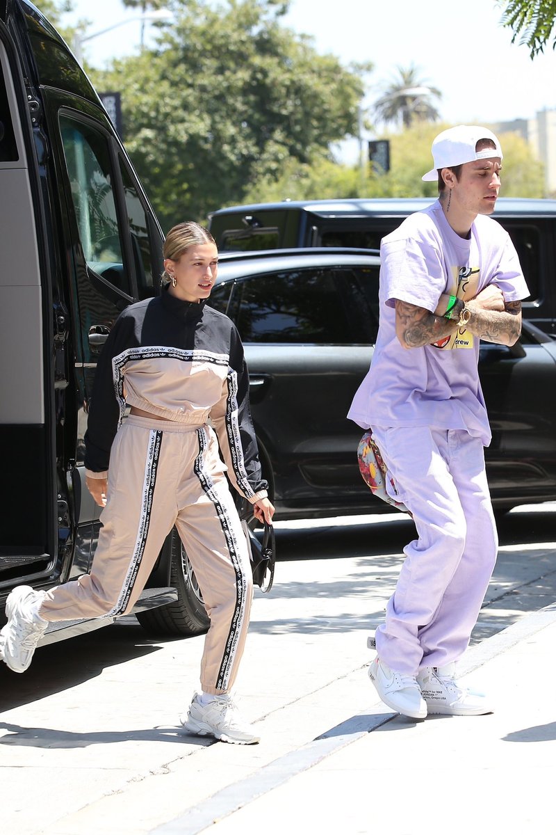 Hailey Baldwin @haileybieber and Justin Bieber arriving at Zoe church conference in Hollywood, CA (July 20, 2019) https://t.co/q55XV1OBKp