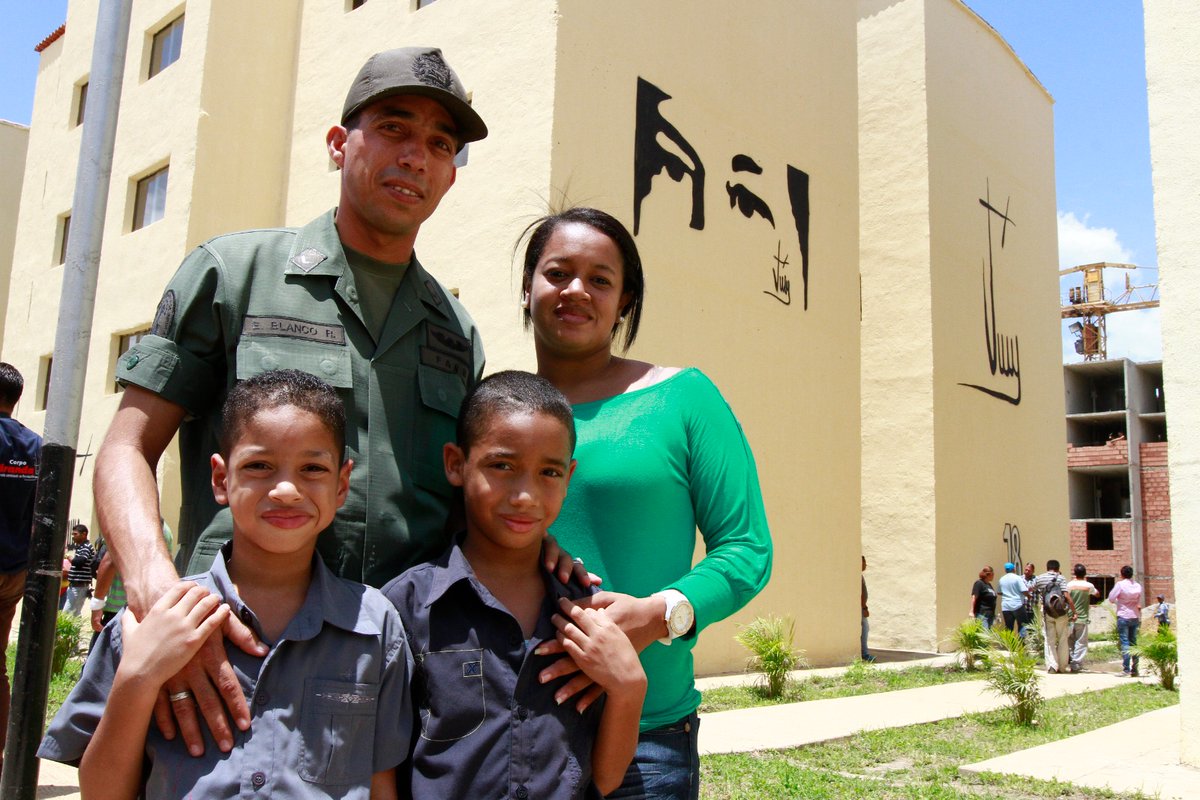 La #GMVV está de fiesta una vez más. De la mano del Pdte. <a href="/NicolasMaduro/">Nicolás Maduro</a> se entregará el hito #4Millones600Mil viviendas. El sueño de millones de familias es posible con la Revolución Bolivariana. 

#GMVVEsRevolución