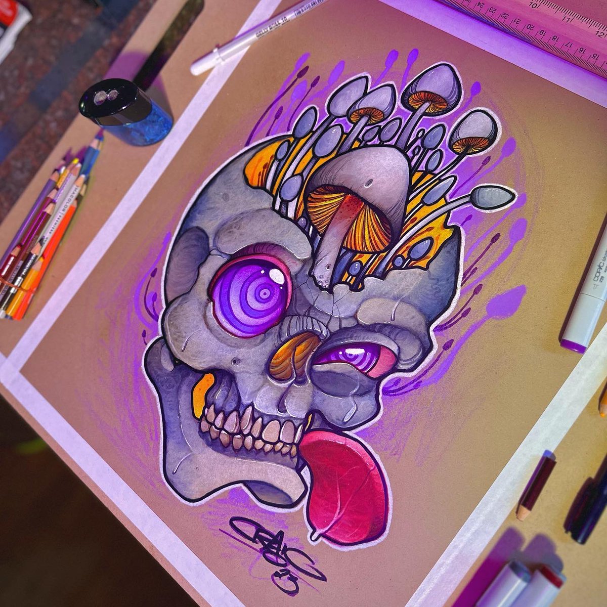 🍄☠️ 🖊🖍✏️🖌 #prismacolorpencils #prismacolormarkers #uniposca #sharpiepaintpens #jellyrollpens #metalmachinepens #tonedtanpaper 🖌✏️🖍🖊