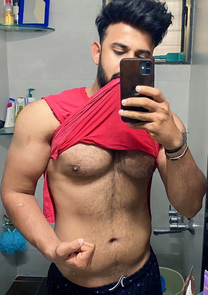 Nipples n chest goals 🔥😍