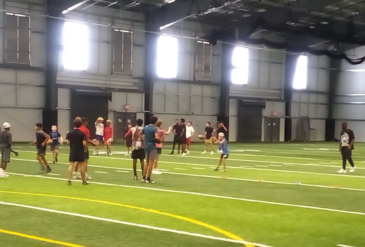 Some of our DV young QBs/WRs were excited to get in work with one of the best in the game! <a href="/Shaun_Rut/">Shaun Rutherford MEd🎓</a>