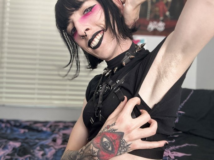 Come lick my armpit!! >.> https://t.co/VeZapuRJqg<a href="/tag/mvsales"class="tags"><span>#mvsales</span></a><a href="/tag/mvtrans"class="tags"><span>#mvtrans</span></a>