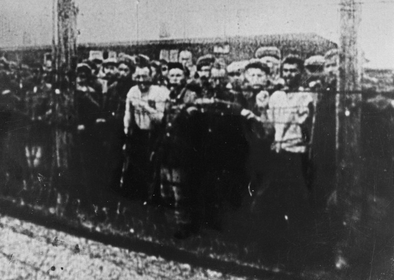 URDailyHistory's tweet photo. 23 July 1944: During World War II,  the Soviet Red #Army liberates the #Majdanek concentration camp on the outskirts of Lublin, Poland. It is the first Nazi concentration camp to be liberated. #History #OnThisDay #ad https://t.co/4axwoorZ2P https://t.co/a48BY236ol