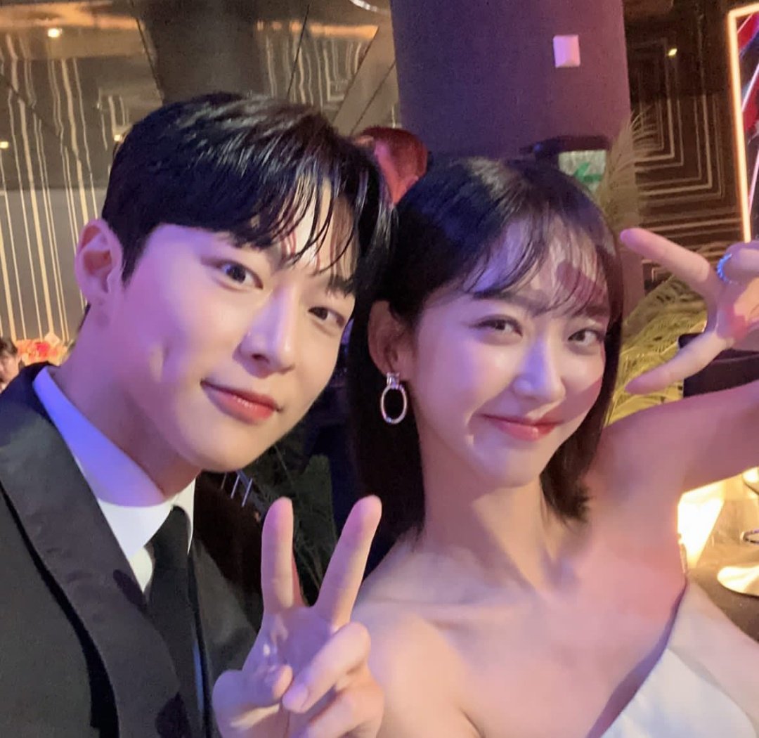 chaedaely's tweet photo. THE WAY WE GOT FIRST HAEWOO SELCA AFTER ALMOST A YEAR?!?!!!!!!!! LMAOOOO THE WAIT SURE TOO LONG 😭😭😭😭😭😭😭👋🏻 https://t.co/vPHYGWqqKW