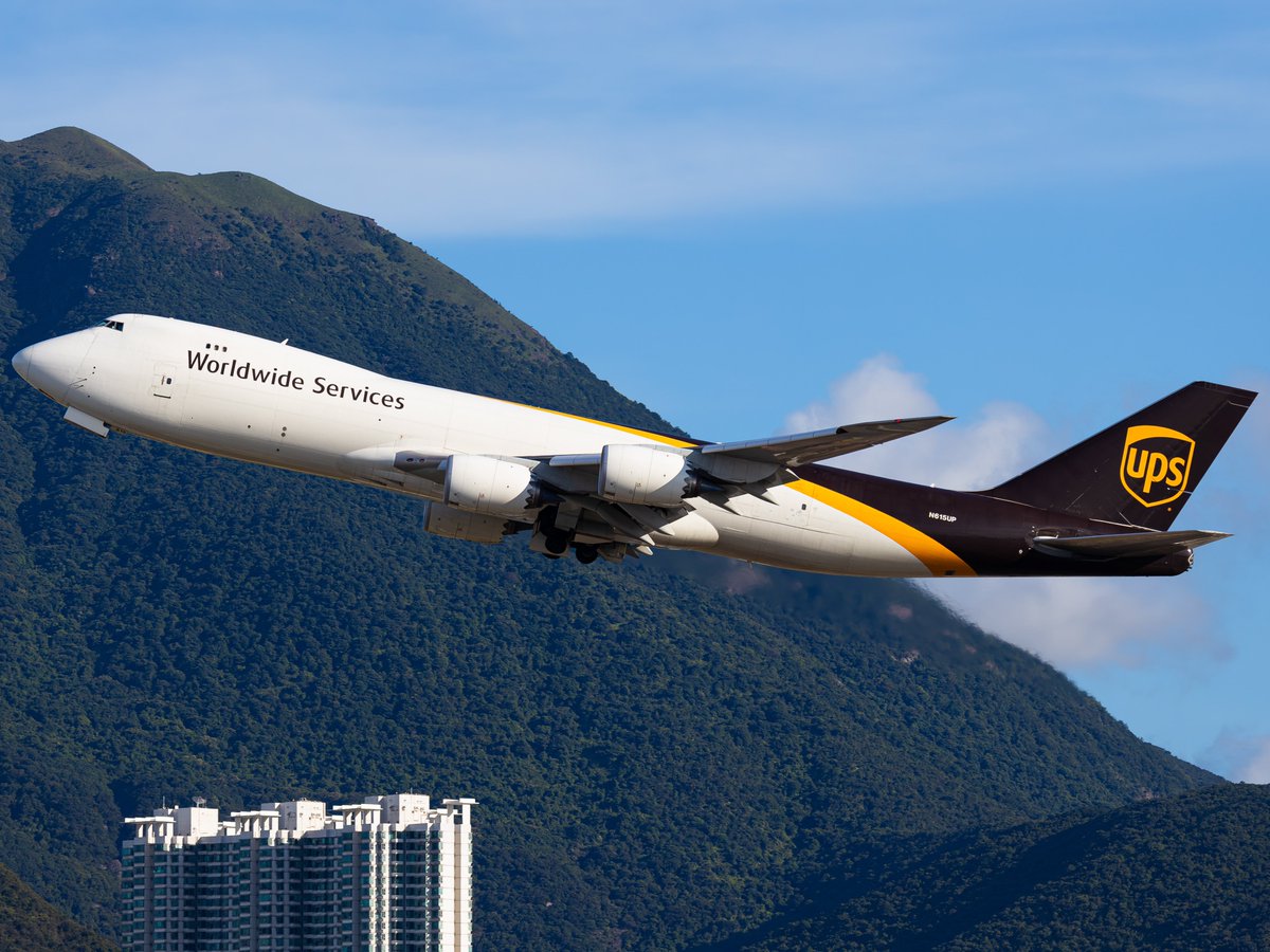 LOW takeoff 

#VHHH #Boeing747 #Boeing7478F #UPS #UPSAirlines #UnitedParcelService