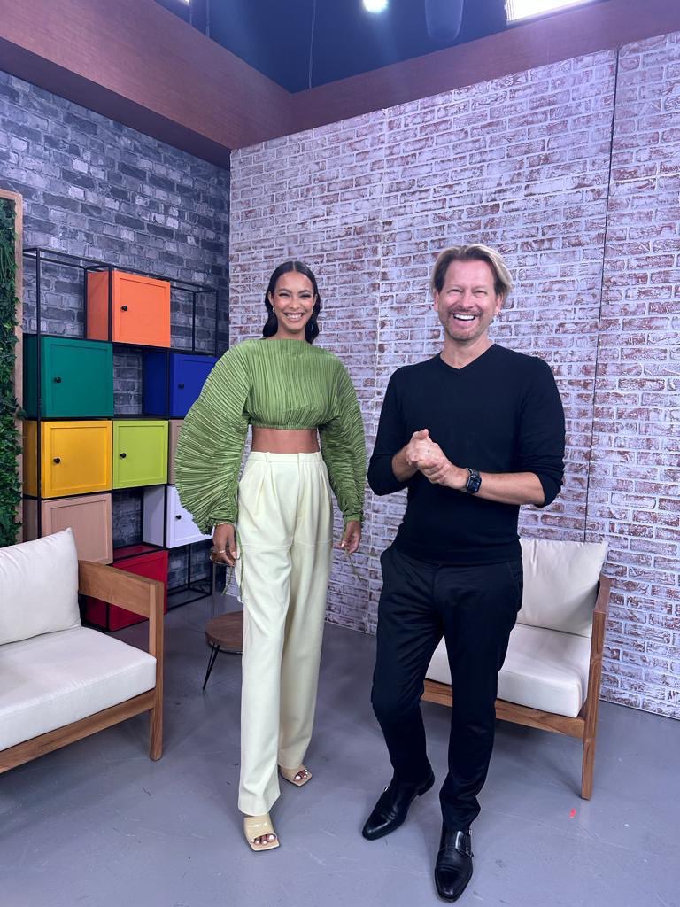 Mcoltro's tweet image. Recording our open call videos with @Lalaribeiro16 to invite #transmodels to our next season of #Borntofashion in Brasil****gravando nossoa videos de convocatória para o casting de modelos trans para a segunda temporada de Born To Fashion. Uma co-produção do E! e Delicatessen!