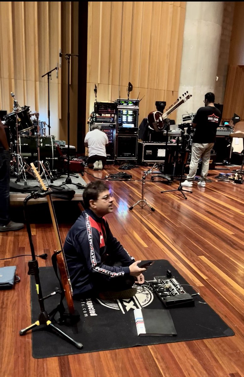 sanjoygt's tweet photo. Still now I use @bossinfoglobal #me70 machine . It’s really awesome with world famous Boss sound & it’s analog board . 😊 https://t.co/LbTvnICrxI