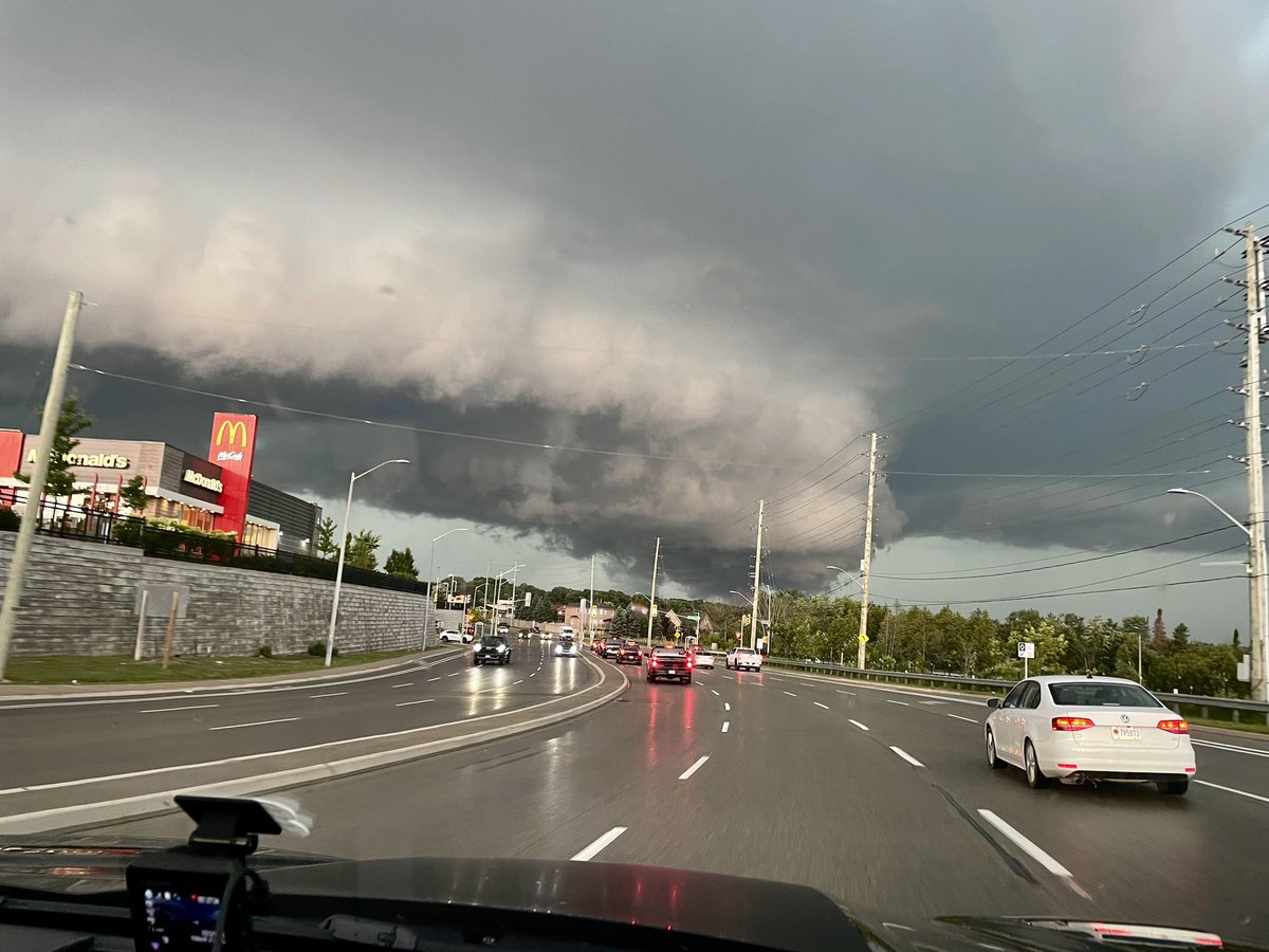 razurrb's tweet photo. @IWeatherON This was heading west along Duckworth/Cundles, trying to get home to the basement (made it!) https://t.co/wu9pL3Q8Uu