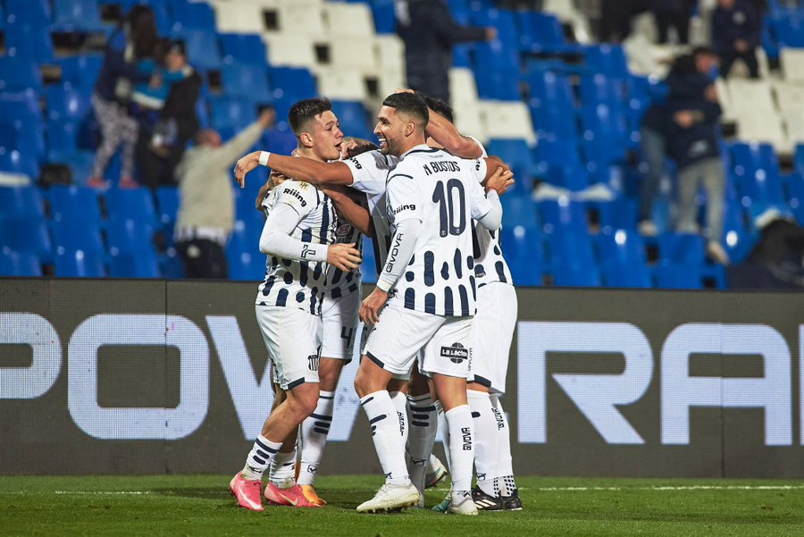 Talleres es el club argentino que más ganó contra River (6) y Boca (4) en últimos 6 años (desde 2017): 2-1 BOC (SL 16/17) 4-0 RIV (SL 17/18) 1-0 RIV (SL 19/20) 1-0 BOC (CLP 20) 2-1 BOC (CLP 21) 1-0 RIV (CLP 22) 1-0 RIV (LPF 22) 2-1 BOC (LPF 23) 2-1 RIV (LPF 23) 1-0 RIV (CA 23)