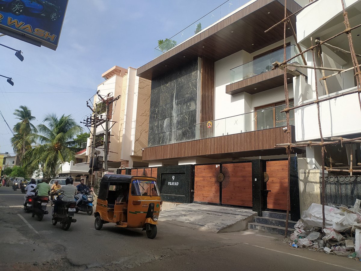 manimaaran's tweet photo. Came across an bold encroachment in the prime locality like Mogappair East right next to Velammal school. Almost the cycling lane is swallowed. Can the authorities take action to this please @chennaicorp @gennowmedia @news7tamil @polimernews https://t.co/YyyAs8CyQq