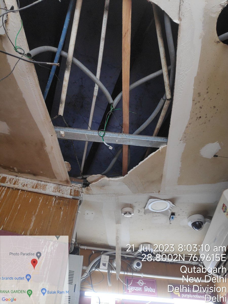 गांव कुतबगढ़ का <a href="/pnbindia/">Punjab National Bank</a> के एटीएम की हालत 2महीने से ऐसी ही है। कुता सो सकता, हां आदमी दो एक साथ नहीं घुस सकते।गार्ड नही है। छत की हालत भी खस्ता। <a href="/FinMinIndia/">Ministry of Finance</a> मामले दर्ज कर जांच करे।