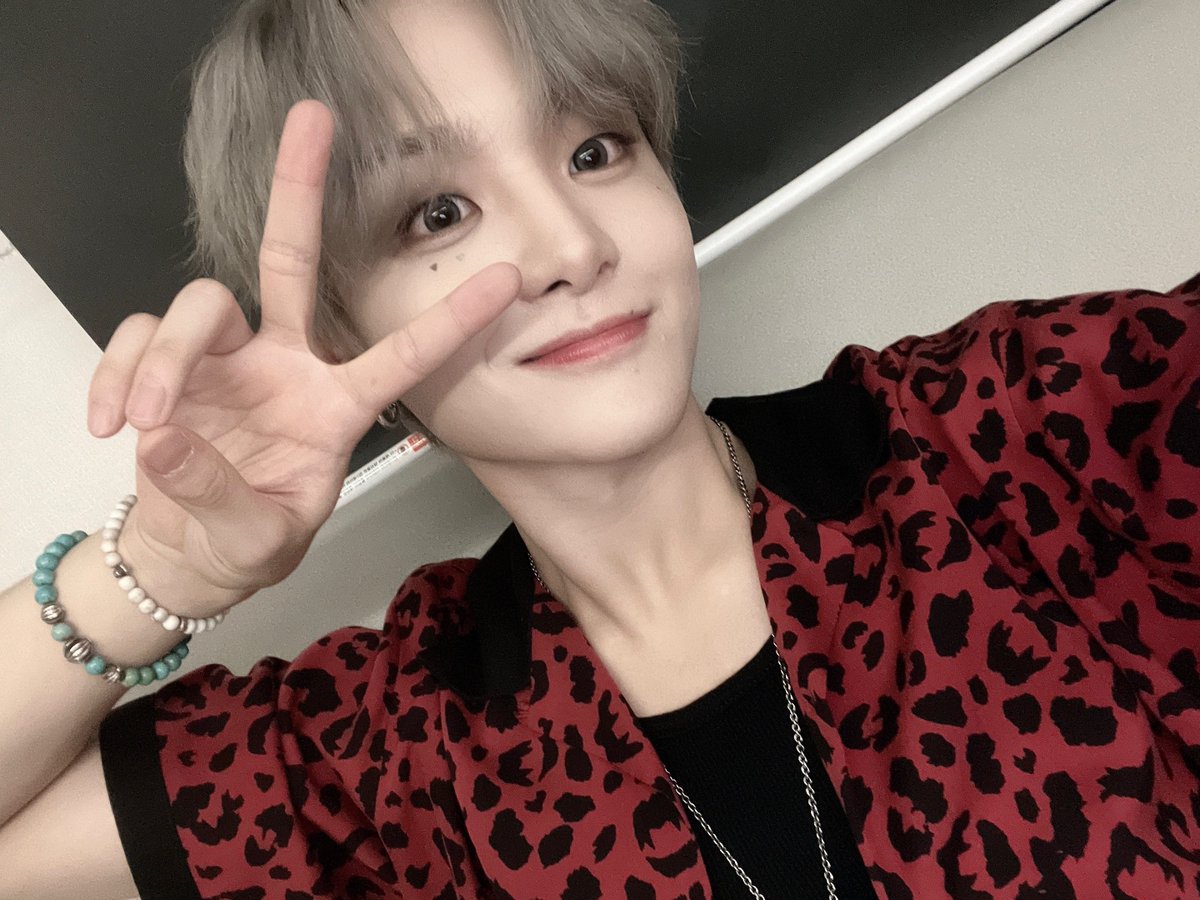 TRSRVERSE_'s tweet photo. [230721] 🐶트레저 지훈🌟위버스

"오늘 ? 어제 ? 의 나 ☺️" 

トレジャージフン 
TREASURE JIHOON
@treasuremembers https://t.co/E6NunKn9Tn