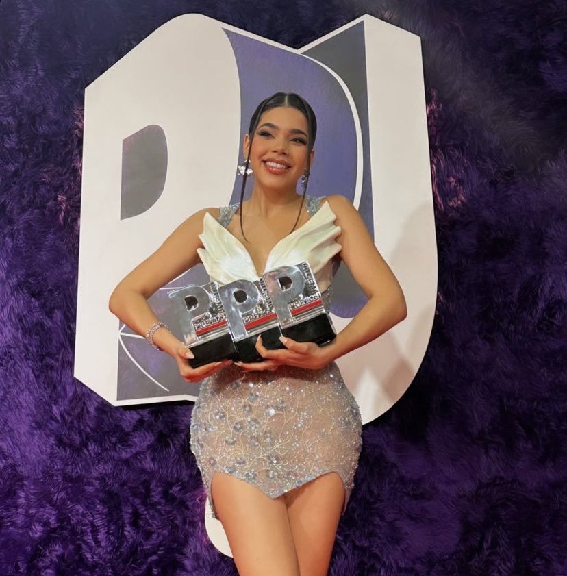 KeniaOsSitio's tweet photo. .@KeniaOS es acreedora de 3/5 galardones esta noche en los #PremiosJuventud 2023. https://t.co/42srmmrQpb