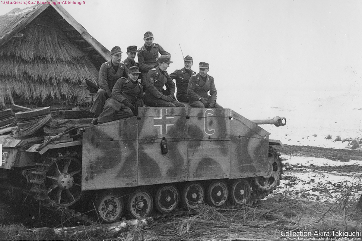 大戦末期のドイツ赤鉄十字はいくつかパターンがあったが、この第5戦車