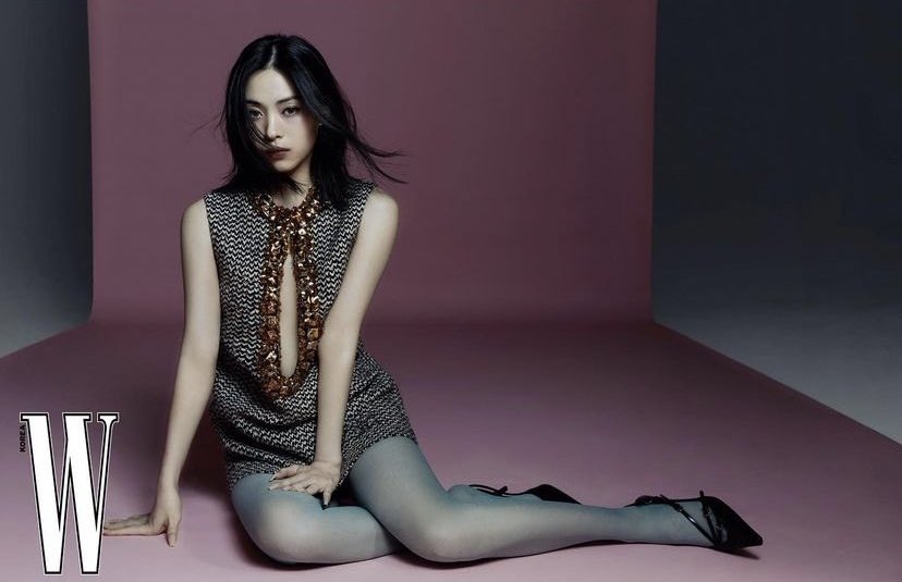 archiveryujin's tweet photo. ryujin x w korea https://t.co/RbpCrgqST1