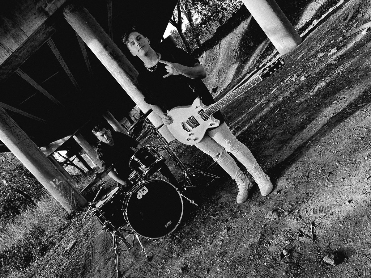 Just two happy boys wrapping the #EverybodyDies video!🎬🌋