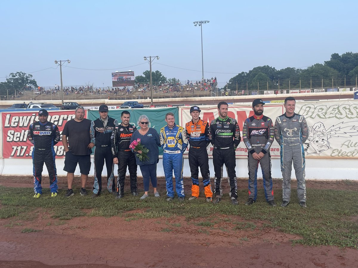 WorldofOutlaws's tweet photo. A special tribute takes place during opening ceremonies tonight at @bapsrace.

Many winners of the Kevin Gobrecht Rookie of the Year that are here tonight present Donna Gobrecht, Kevin’s mother, with flowers at the track operated by Kevin’s brother, Scott. ❤️ https://t.co/S60bggWFZK