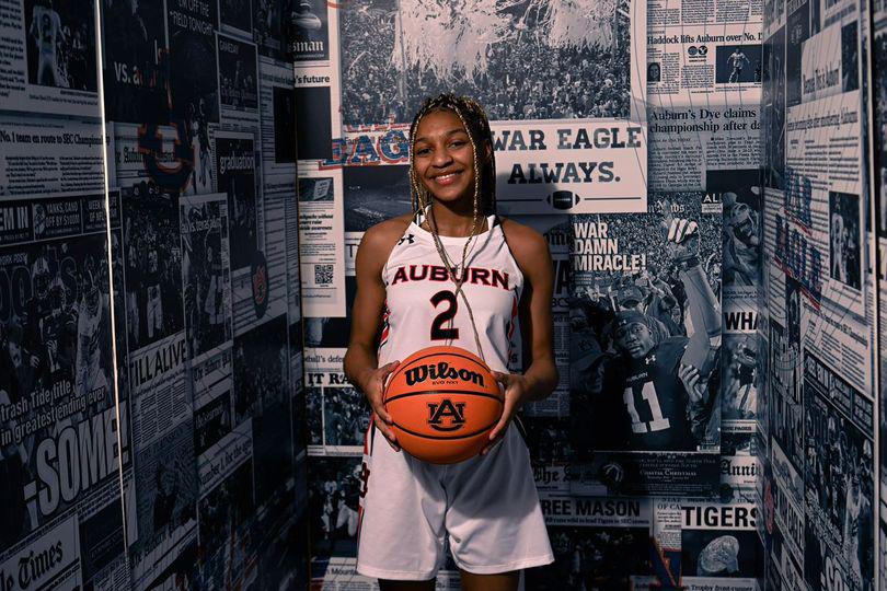 Jordan Hunter 2024 from Hewitt Trussville High School - Auburn Women's Basketball Commit

Highlights will be posted up tomorrow @JE_hoopher https://t.co/HcUFE5ARWL https://t.co/pJV5kBGZkw