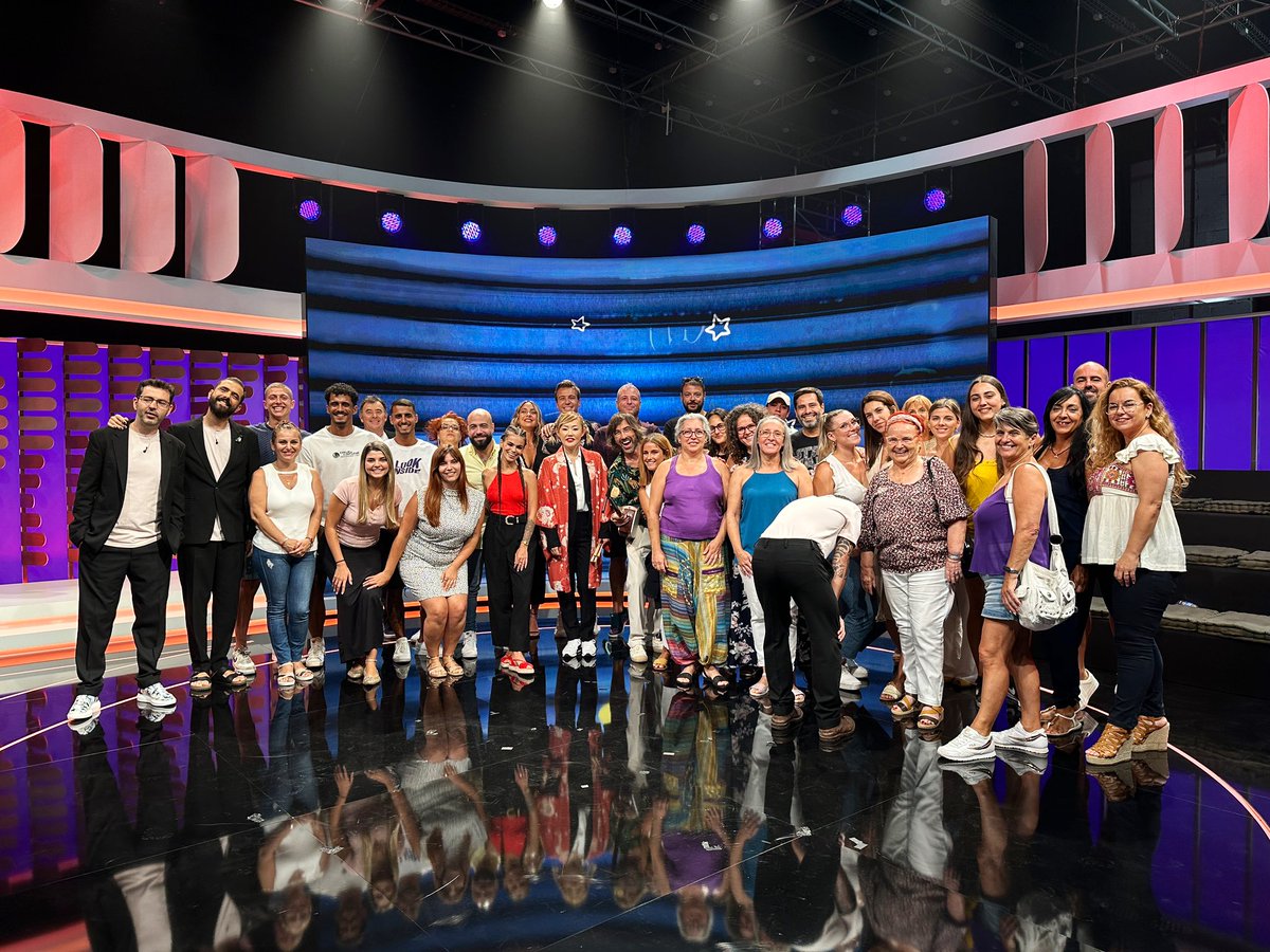 El maravilloso público que nos acompañó en el programa de hoy 

¡GRACIAS! Y  si quieren ver parte del preshow, está en Instagram 

#UnaMalaNoche <a href="/RTVCes/">RTVC</a> <a href="/AaronDoGoRo/">Aarón Gómez</a> <a href="/Abian__Diaz/">Abián Díaz</a> <a href="/VictorHubara/">Victor Hubara</a> <a href="/palanteTuiter/">Palante Producciones</a> <a href="/actoradrianrdc/">Adrián Rosales</a>