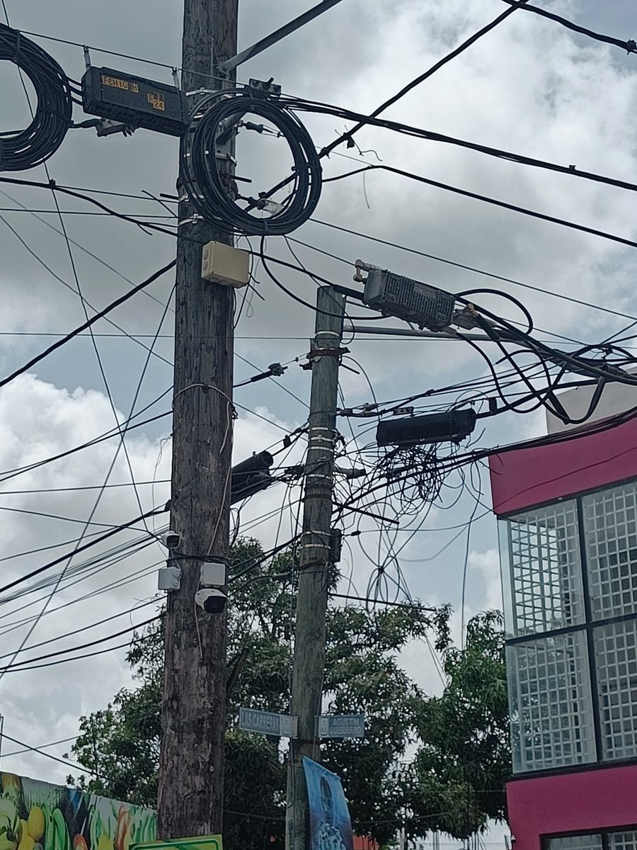 VanlaerArne's tweet photo. Elektricien gezocht ... https://t.co/JCpbjxUNIJ
