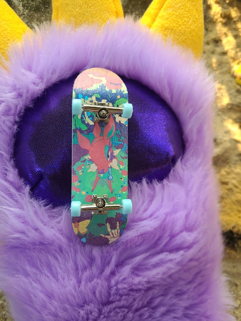 SparklepunkF's tweet photo. ❕NEW PRODUCT DROP ❕
Mini Skateboard Keychains featuring a Killer the Deer design.
You can find them here
https://t.co/CdnY2j3FZx https://t.co/LPmpn4ny5c