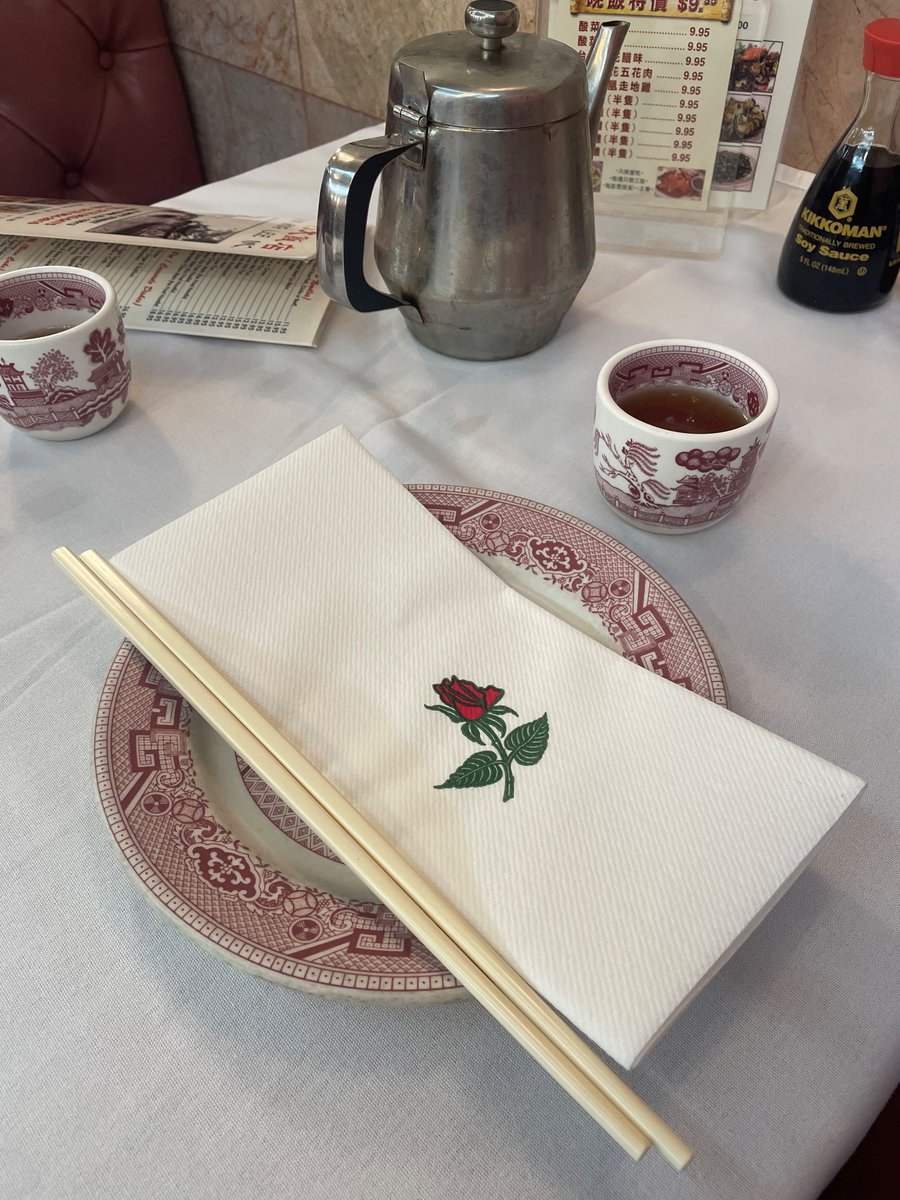 smashedmcdouble's tweet image. hop lee’s table setting is so iconic