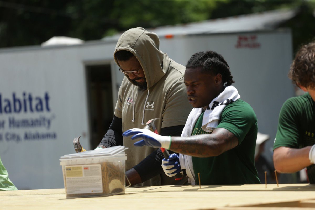 Thank you <a href="/Habitat_org/">Habitat for Humanity</a> for having us out today. Giving back to the community is what it’s all about! 🔨
