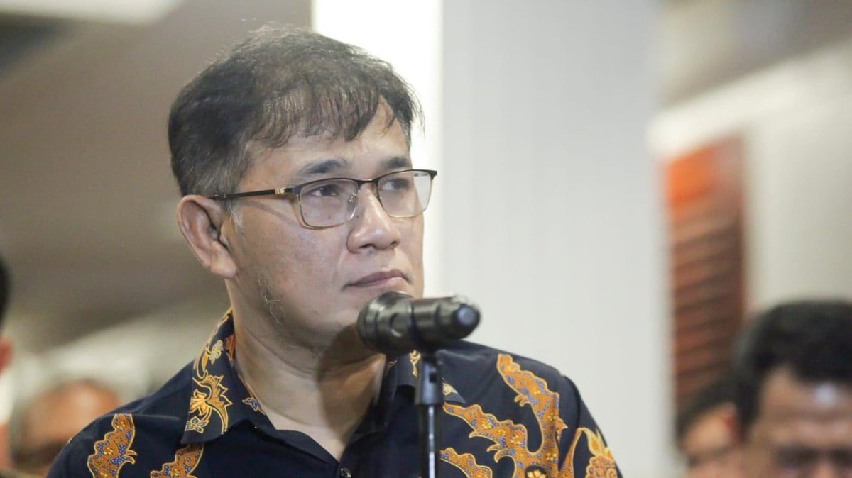 Dibalik Pertemuan Budiman dengan Prabowo

Nama Budiman Sudjatmiko bertengger dalam deretan trending topik di twitter. Dia jadi perbincangan publik karena pertemuannya dengan Prabowo Subianto dianggap sebagai sinyal dukungan dalam Pilpres 2024. Paling tidak narasi itu yang saat