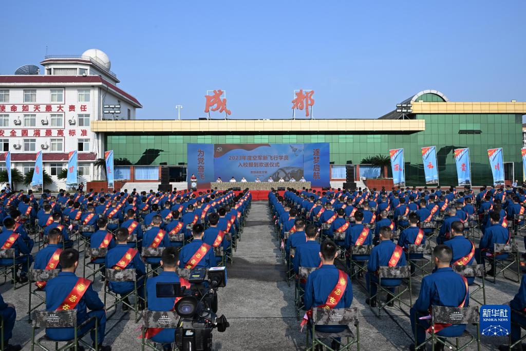 China's Air Force pilot recruitment in 2023 is at an all-time high in quantity and quality, with improved equipment and testing methods resulting in significant physical and mental fitness improvements for new recruits. #ChinaMilitary #AirForceRecruitment https://t.co/UaGvTAmj5x