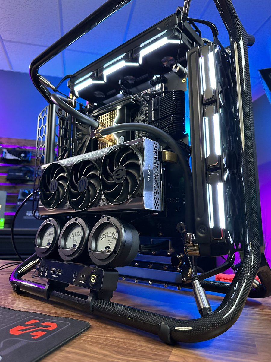 JayzTwoCents's tweet image. EVGA Tribute Build featuring the never released EVGA 4090 FTW3 GPU is done. Lots of twists and turns to get this build done and some unforeseen issues. Video Saturday!