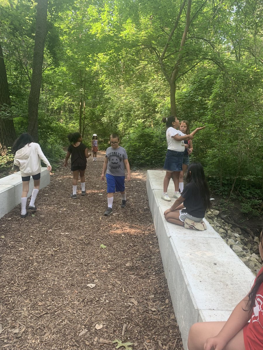 Today at #campmigizi we went on another walk to check out the beautiful creatures at the <a href="/OjibwayPrairie/">OjibwayNatureCentre</a> <a href="/Joseph745613165/">Zozep</a> <a href="/TinaDeCastro1/">Tina DeCastro</a> <a href="/ClaraHowitt/">Dr. Clara Howitt</a> <a href="/gecdsbpro/">GECDSB PR</a> #GECDSBSLP2023