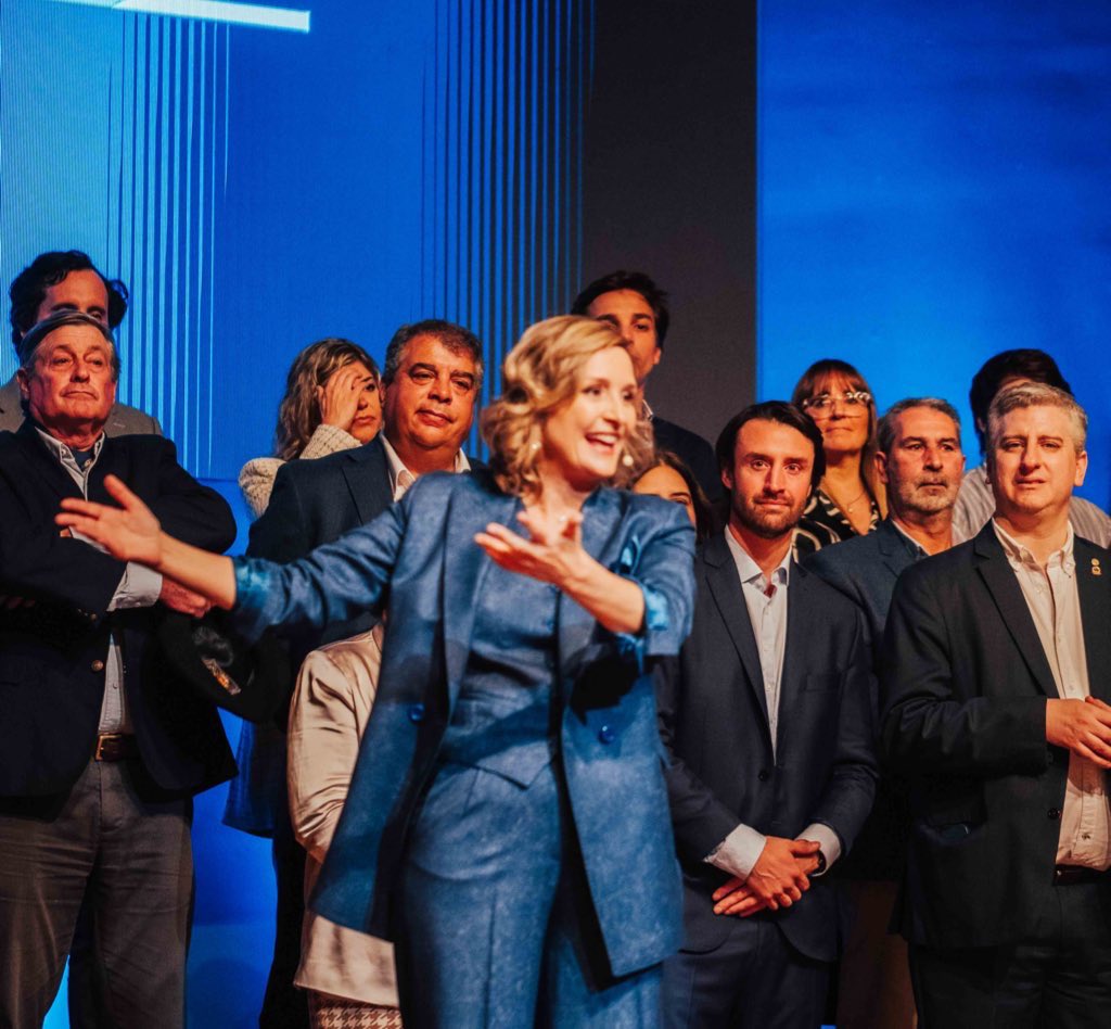 LarraJorge's tweet photo. Hoy participamos del lanzamiento de @sumar_uy, el nuevo sector del @PNACIONAL encabezado por @lauraraffo junto a un montón de compañeros de todo el país.

Es la oportunidad para construir juntos la esperanza de que el cambio se profundice. 🇺🇾

#yoelijoSUMAR ➕ https://t.co/B0npk079b2