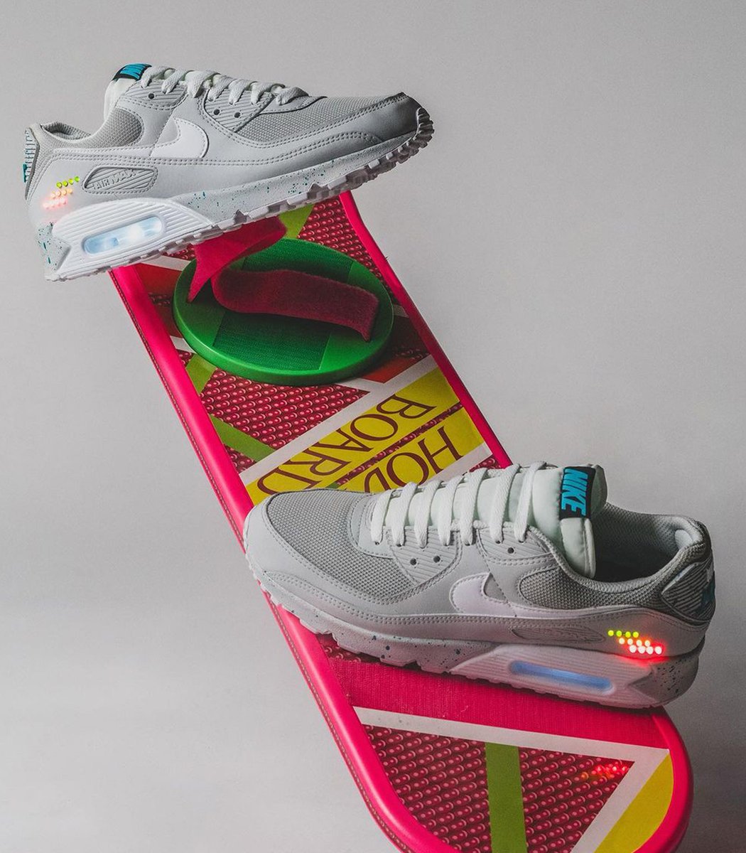 Sneaker News tweet media